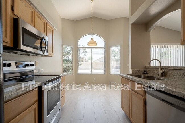 Building Photo - 1070 W Chilton Dr