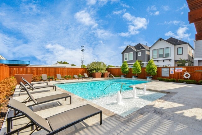 Building Photo - 713 Strawberry Pines Ct