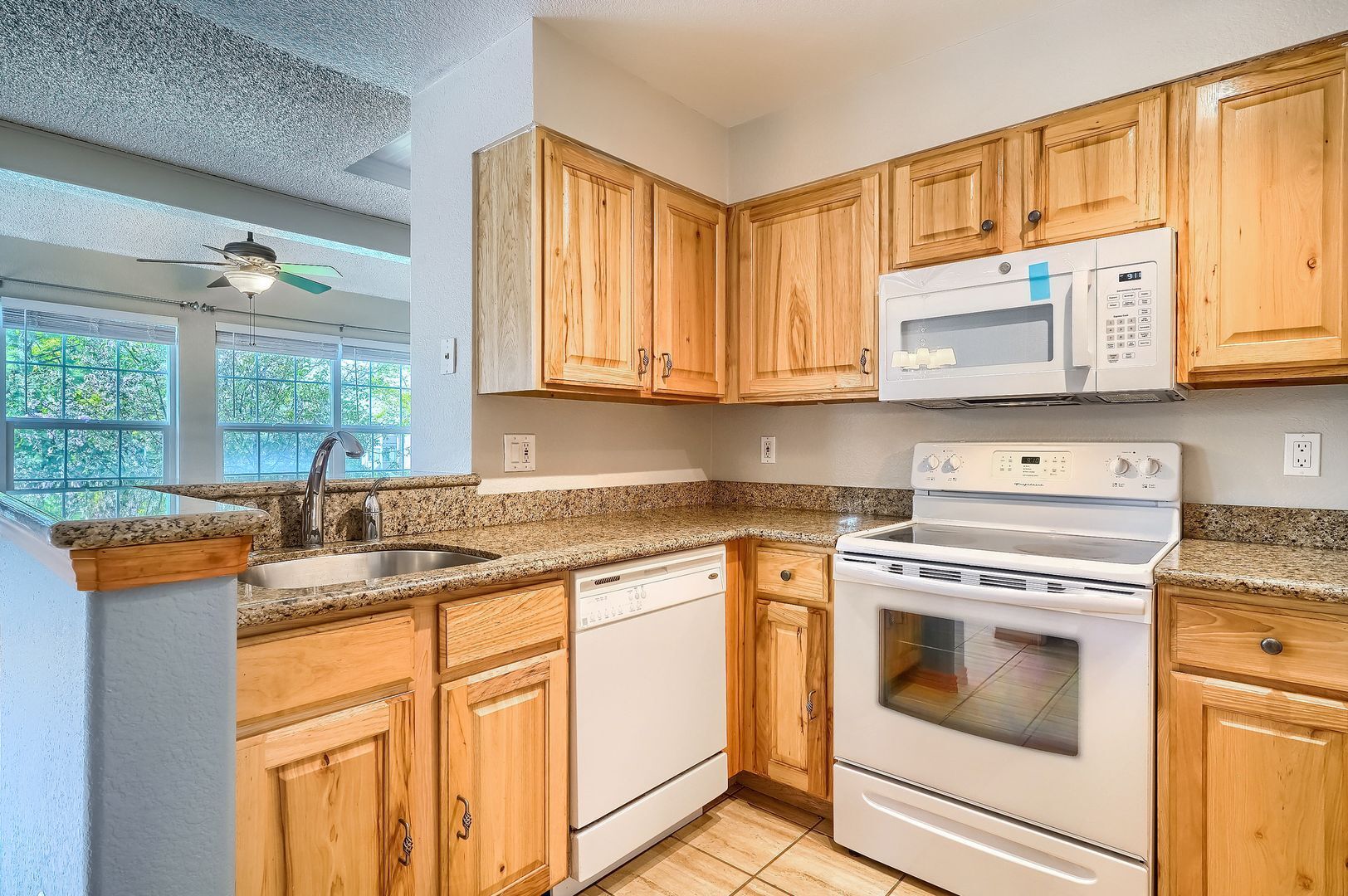 Building Photo - 8327 S Upham Way