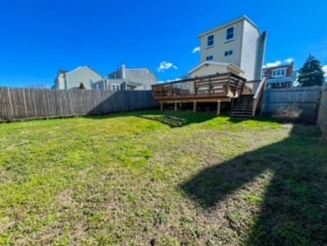 Building Photo - Recently Renovated 3-Bedroom, 2 Bath Bridgeport Home!