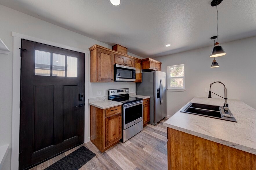 Building Photo - 744 E Loucks St