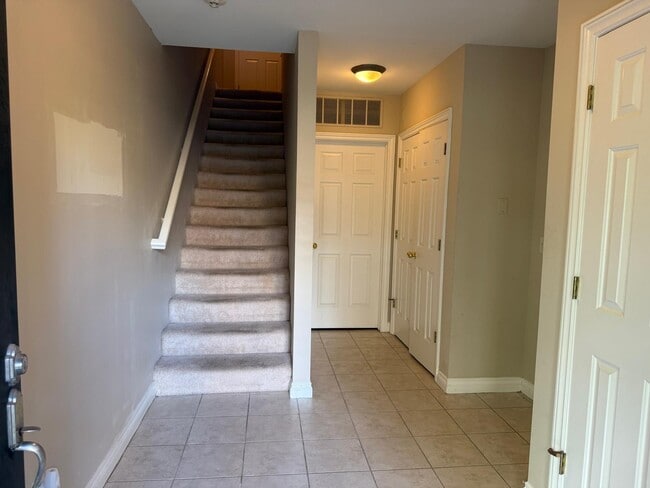 Building Photo - 5705 Hampshire Ln
