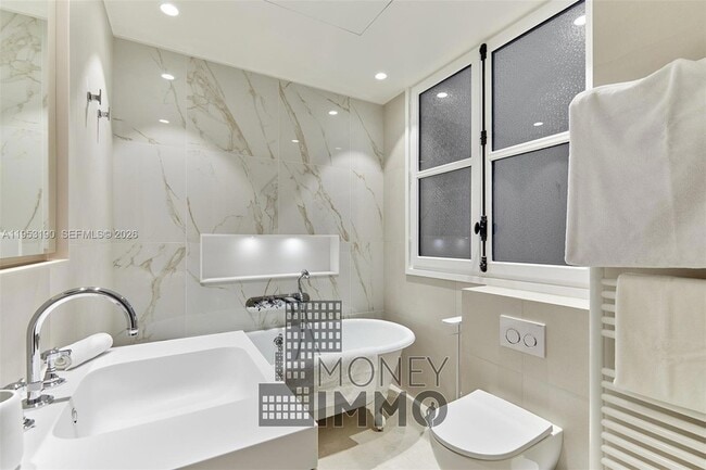 Building Photo - 11 Rue St