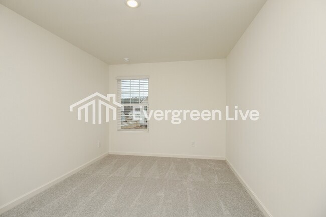 Building Photo - 236 Long Dr