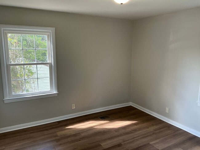 Building Photo - 415 Gary Hills Dr