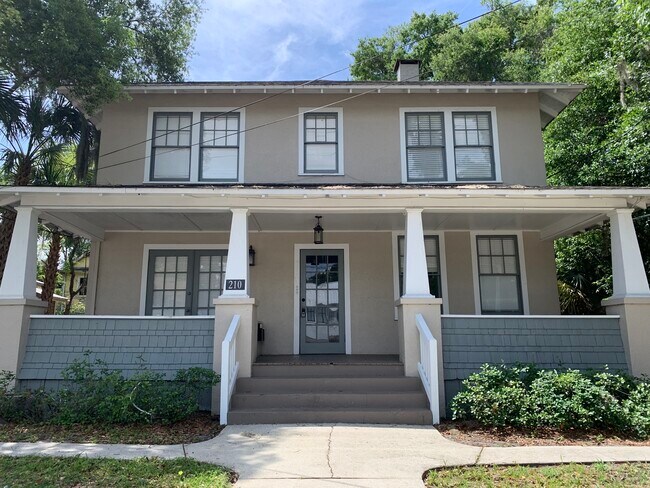 Primary Photo - 210 W Wisconsin Ave