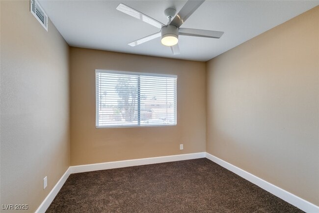 Building Photo - 3966 Green Leaf Dr