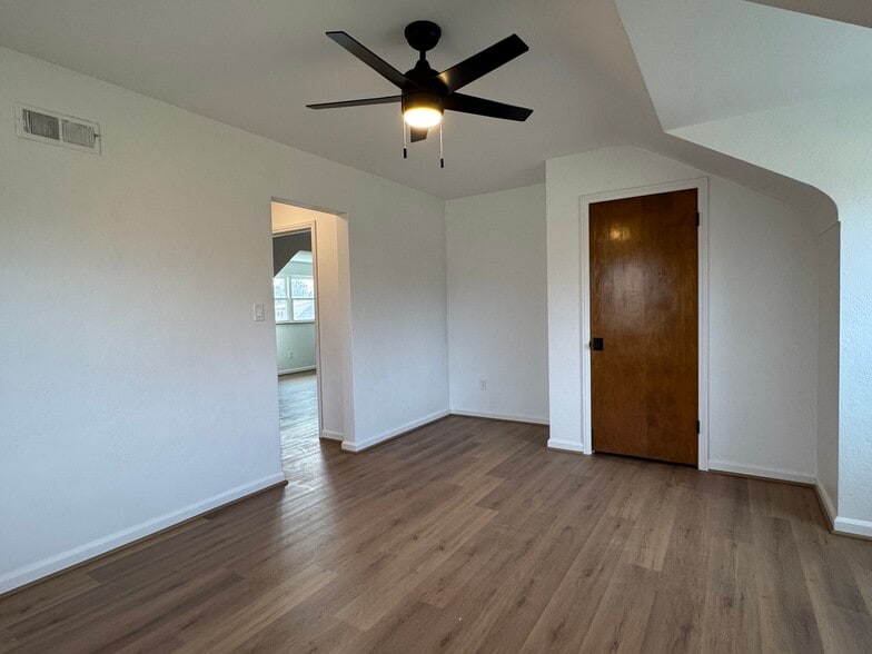 Bedroom (pic 2) - 2237 Evergreen Rd