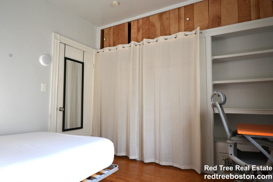 Building Photo - 12 Bennett St