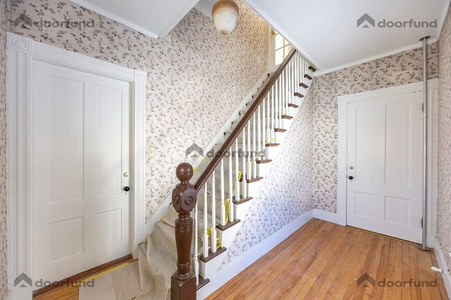 Building Photo - 12 Page St