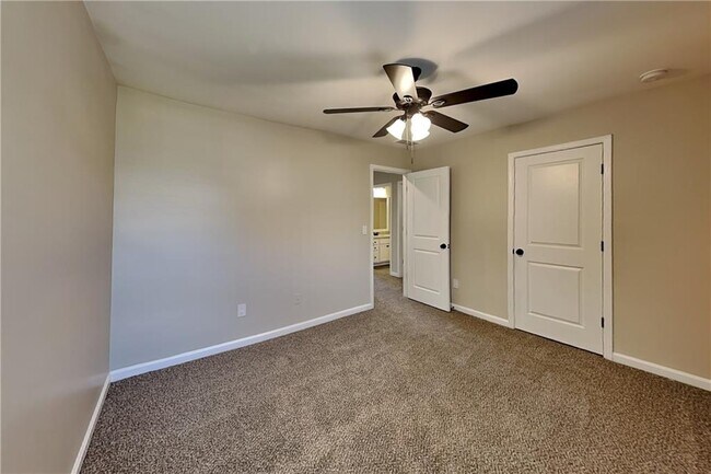 Building Photo - 4826 Clarkstone Dr