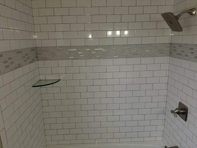 Building Photo - 643 E Meyer Blvd