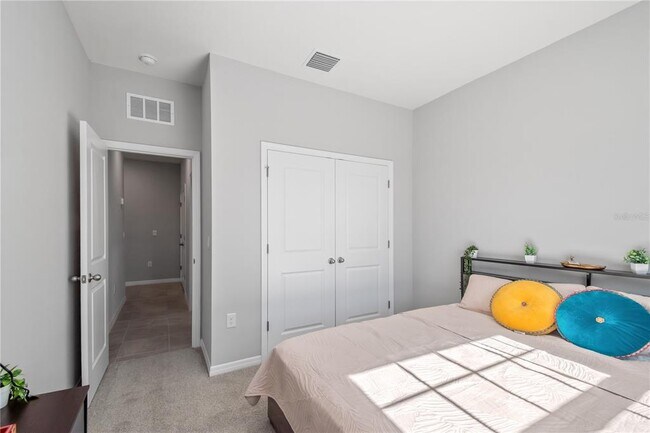 Building Photo - 5223 NW 48th Pl