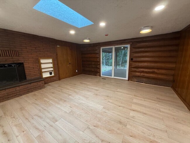 Building Photo - Country Living 3 Bedroom 2 Bath Newberg OR 97132