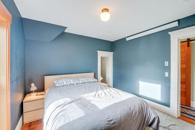 Building Photo - 2323 Elizabeth St