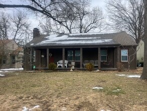 Building Photo - Beautifully renovated Midtown charmer