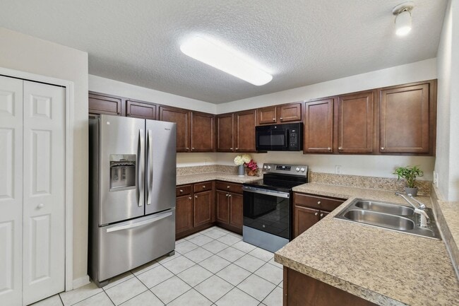 Building Photo - 2481 Golden Lake Loop