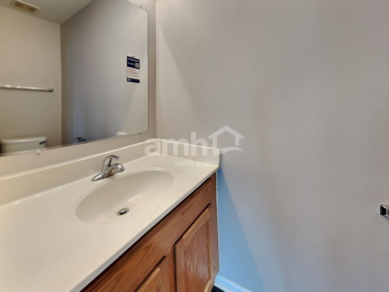 Building Photo - 20934 W Bloomfield Dr