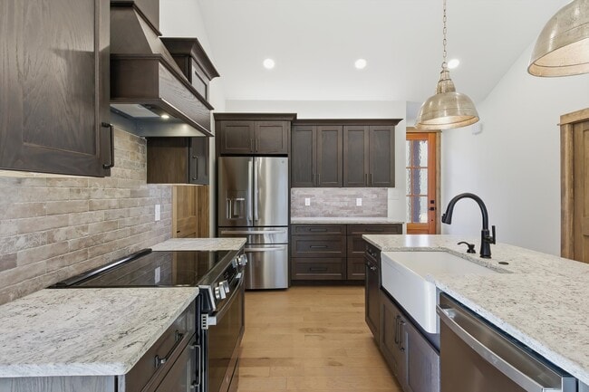 Building Photo - 106 Fairway Cir