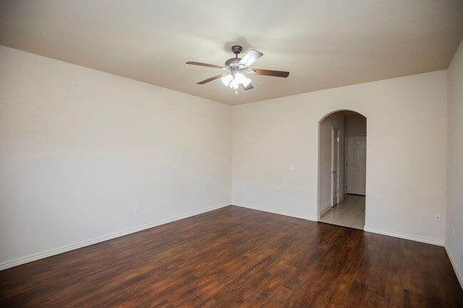 Building Photo - ***300 Copper Oaks***
