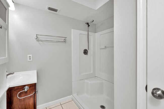 Building Photo - 20 Dogwood Ln