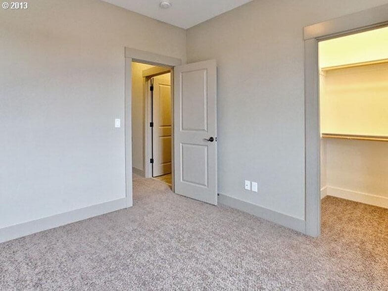 Building Photo - 6430 N Maryland Ave