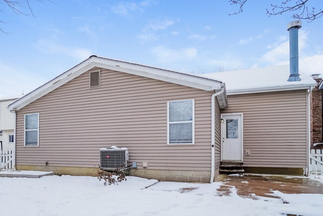 Building Photo - 5037 Shady Oak Dr