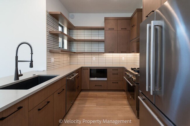 Building Photo - M713