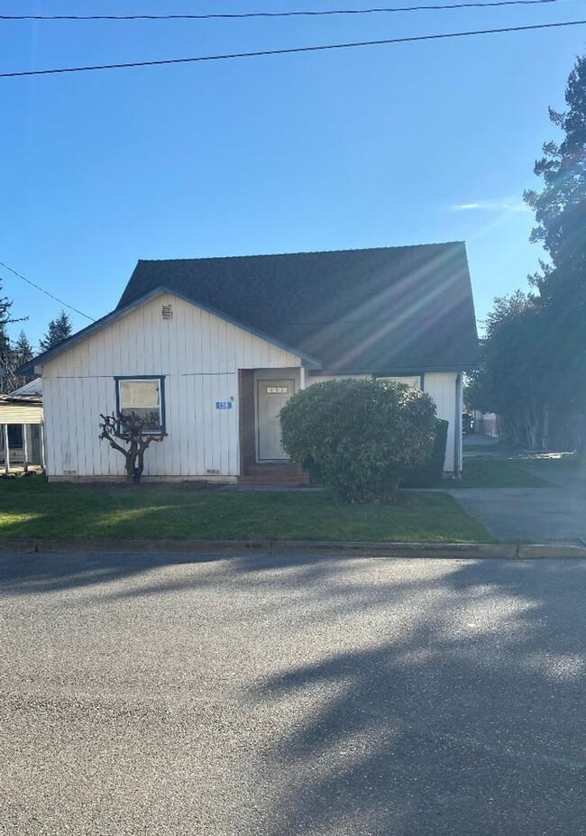 Building Photo - 2 Bedroom House in Burlington