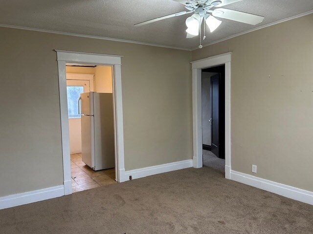 Building Photo - 300 Roesch Ave