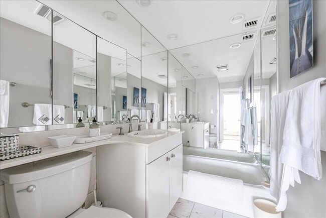 Building Photo - 65 E India Row