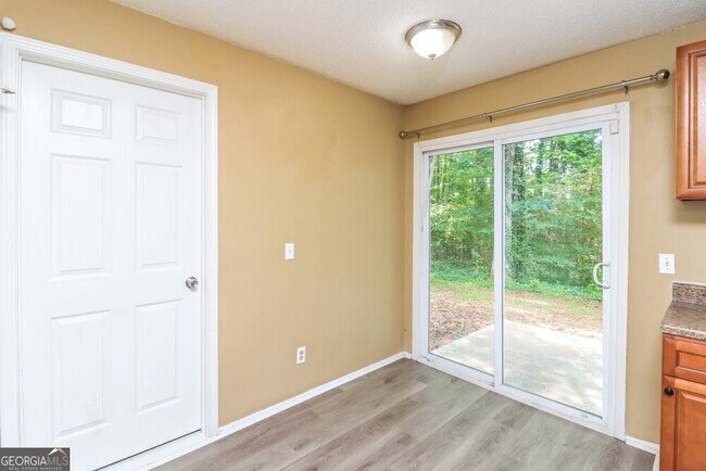 Building Photo - 5438 Farmview Close