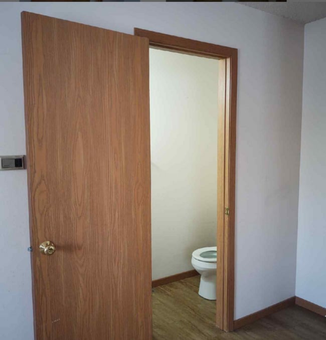 Building Photo - $1,495 | 2 Bedroom, 2.5 Bathroom Town Home | Pet Friendly* | Available for August 1st, 2026 Move In!