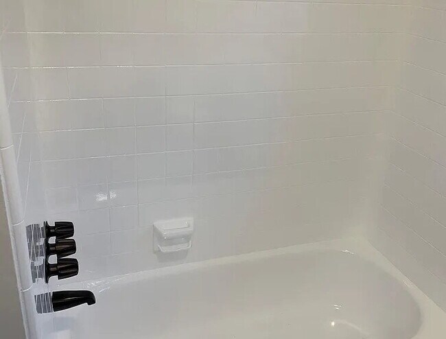 Building Photo - "Spacious 2-Bed, 2-Bath Gem in Northridge – Your Perfect 1074 Sq Ft Retreat!"