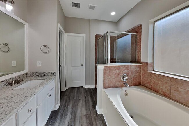 Building Photo - 21510 Duke Alexander Dr