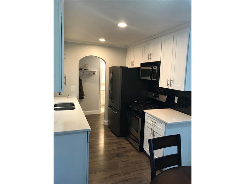 Modern Kitchen Cabinets - 7340 York Ave S