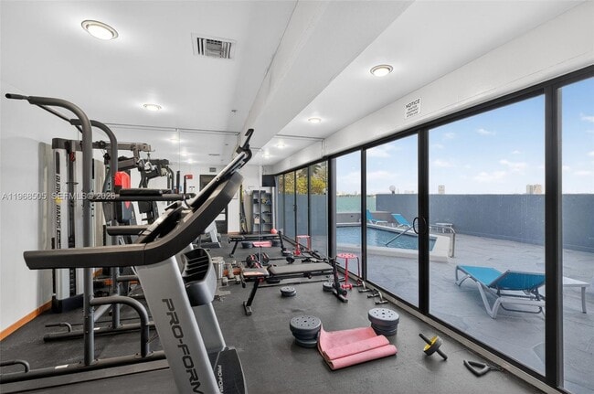 Building Photo - 555 NE 30th St