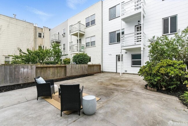Building Photo - 1204 Funston Ave