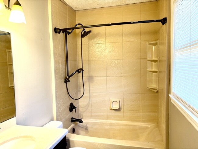 Building Photo - 2019 Bradley Ave