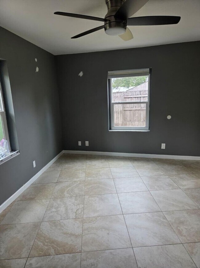 Building Photo - 18437 Spanish Isles Pl