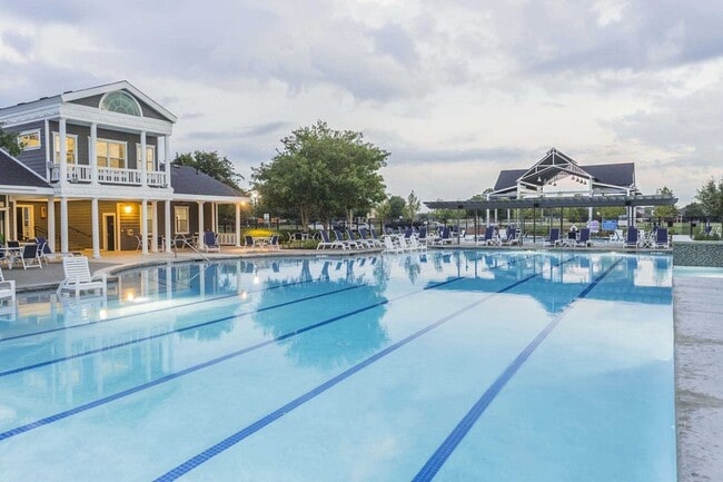 Building Photo - 3515 Washington Dr