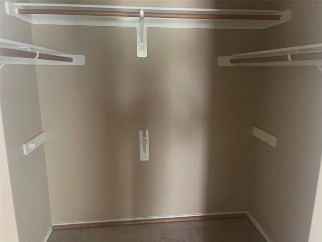 Building Photo - 5815 Vinemont Ln