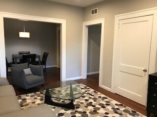 Building Photo - Charming Remodeled 1 Bedroom / 1 Bathroom ...