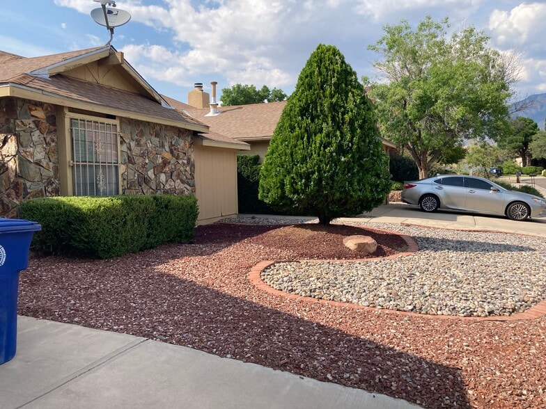 Primary Photo - 5501 Vista Sandia NE