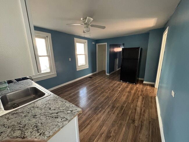 Building Photo - 1059 Hancock Ave