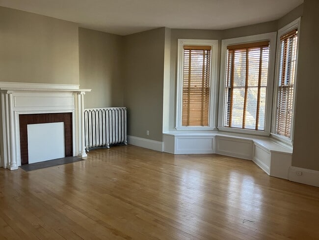 Building Photo - 322 Spring St