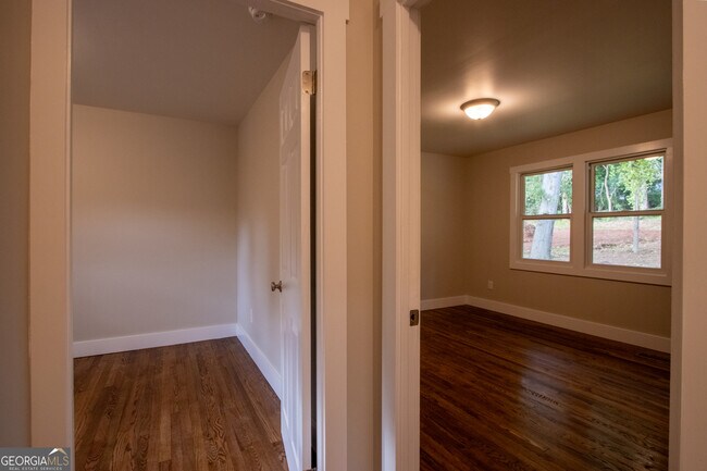 Building Photo - 165 Habersham Dr