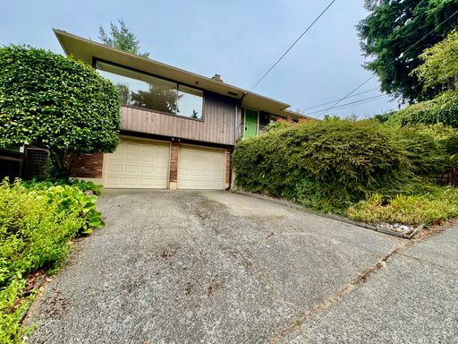 Building Photo - Large Mid-Century Home in Magnolia! AVAILABLE 6/8/2026!