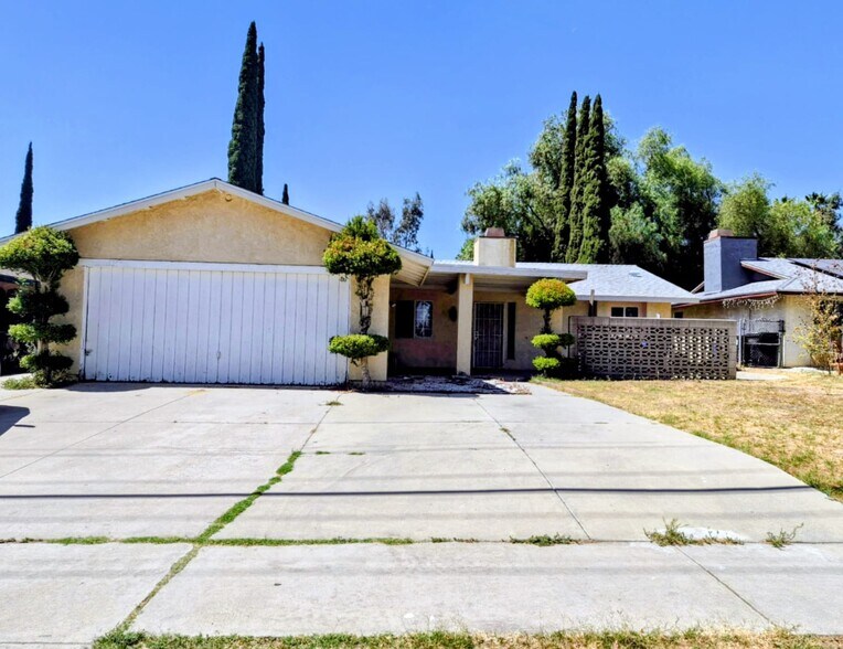 Primary Photo - 8834 Palmetto Ave
