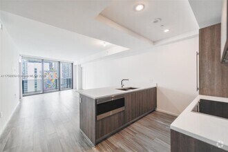 Building Photo - 801 S Miami Ave